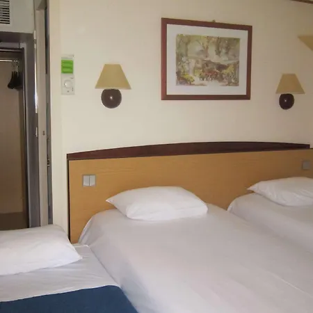 Campanile Clermont Hotel 3*