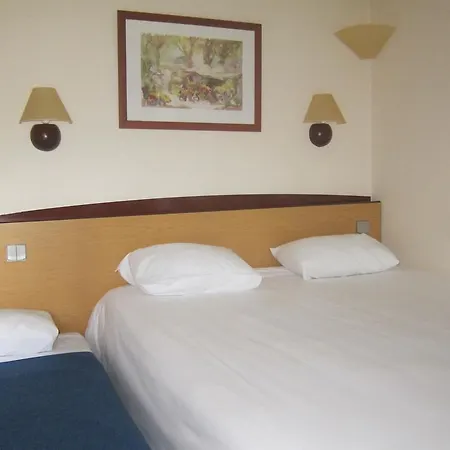 Hotel Campanile Clermont 3*
